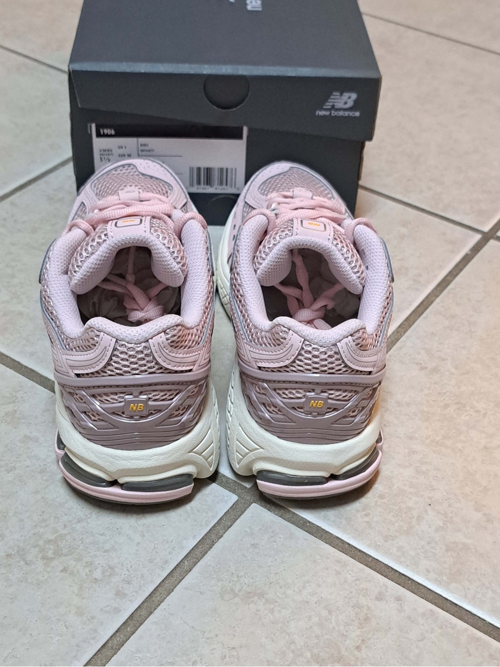 New Balance 1906R sneakers -  'Rose Sugar' - Big Kids sz 5.5Y / Wmns 7.0 - Picture 6 of 12